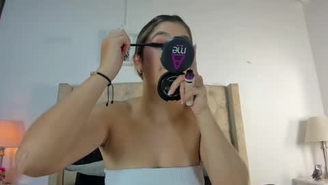 Snapshot of allisson_m chatting on 10-26-25, 12:11 allisson online show from 10-26-25, 12:11