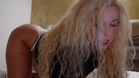 Snapshot of allissonhotbb chatting on 09-16-25, 06:09 allissonhotbb online show from 09-16-25, 06:09