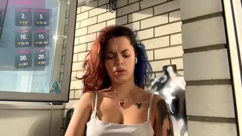 Snapshot of alluring_vibes_69 chatting on 12-17-25, 08:31 Esme online show from 12-17-25, 08:31