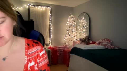 Snapshot of allyanalangel chatting on 12-23-24, 04:01 allyanalangel online show from 12-23-24, 04:01