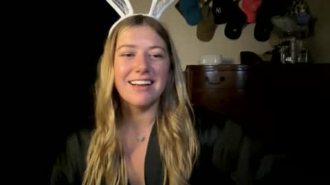 Snapshot of allyanalangel chatting on 10-25-25, 03:03 allyanalangel online show from 10-25-25, 03:03