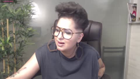         online show from 01-11-25, 01:37