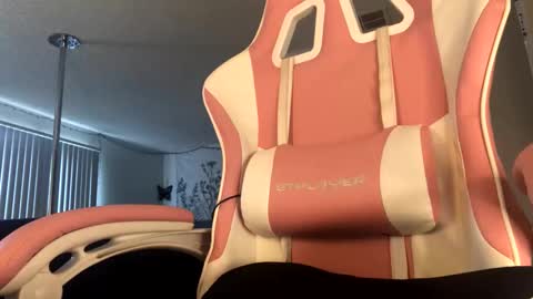 Ally Girl In Her Ally World online show from 11-13-25, 06:29