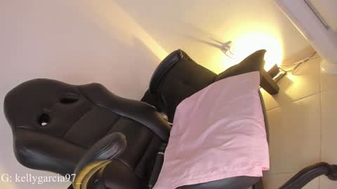 Snapshot of allysnow chatting on 01-08-25, 07:34 Kelly online show from 01-08-25, 07:34