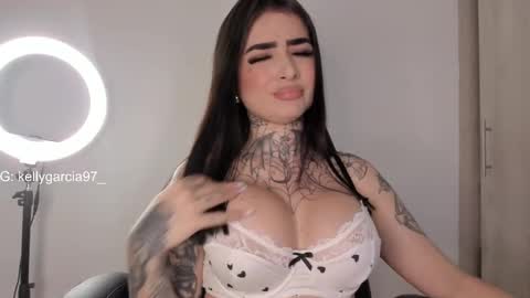 Snapshot of allysnow chatting on 03-04-25, 07:11 Kelly online show from 03-04-25, 07:11