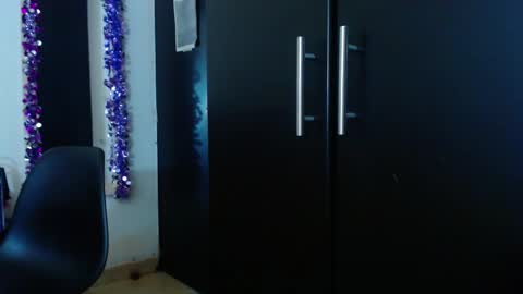 Snapshot of allyson_collins_ chatting on 02-28-25, 06:43 Allyson collins online show from 02-28-25, 06:43