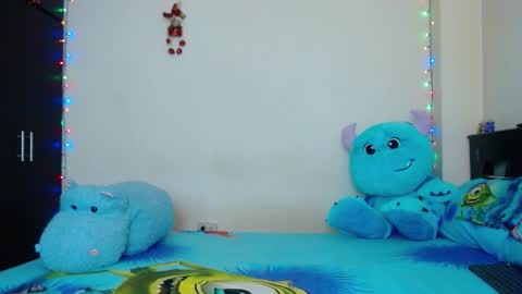 Snapshot of allyson_collins_ chatting on 01-15-26, 08:12 Allyson collins online show from 01-15-26, 08:12