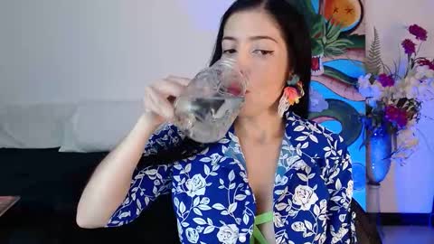 Snapshot of alma_art_ chatting on 11-25-25, 03:23 alma_art_ online show from 11-25-25, 03:23