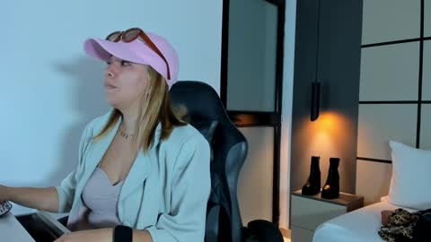 ALMA FENIX  online show from 02-23-26, 12:35