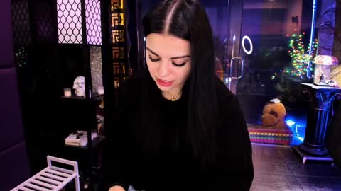 Snapshot of alma_pearl chatting on 12-22-24, 09:44 Alma online show from 12-22-24, 09:44