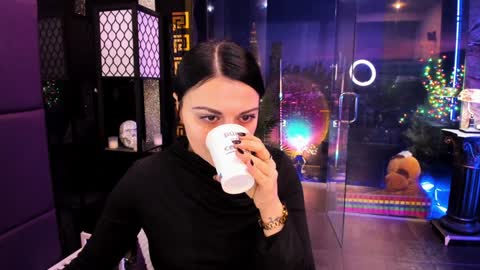 Snapshot of alma_pearl chatting on 02-06-25, 07:24 Alma online show from 02-06-25, 07:24