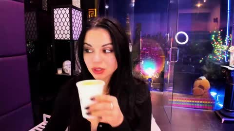 Snapshot of alma_pearl chatting on 02-15-25, 10:22 Alma online show from 02-15-25, 10:22