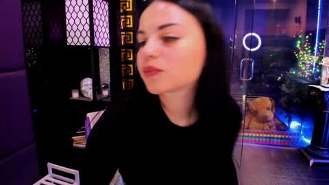 Snapshot of alma_pearl chatting on 09-21-25, 08:05 Alma online show from 09-21-25, 08:05