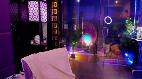 Snapshot of alma_pearl chatting on 10-11-25, 09:41 Alma online show from 10-11-25, 09:41