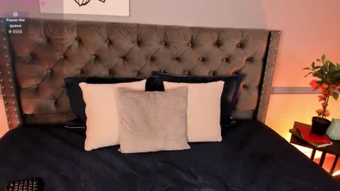 Mia online show from 03-19-26, 02:21