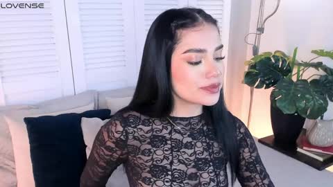 Mia online show from 04-25-26, 01:41