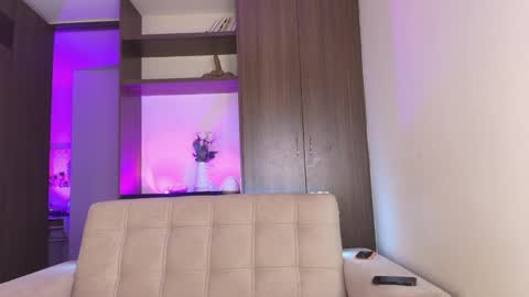 Snapshot of almacastillo2 chatting on 06-06-26, 02:38 Alma Castillo online show from 06-06-26, 02:38