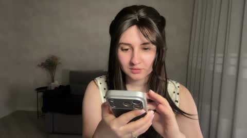 Snapshot of almostinnocent_ chatting on 05-10-26, 08:14 Anna online show from 05-10-26, 08:14