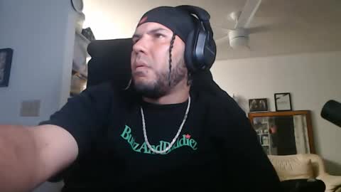 Snapshot of aloha_king chatting on 04-19-26, 10:58 simplyfaded online show from 04-19-26, 10:58