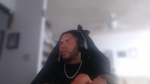 Snapshot of aloha_king chatting on 06-03-26, 03:09 simplyfaded online show from 06-03-26, 03:09