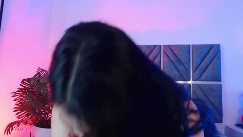 Snapshot of alombramorris chatting on 12-18-25, 11:27 alombramorris online show from 12-18-25, 11:27