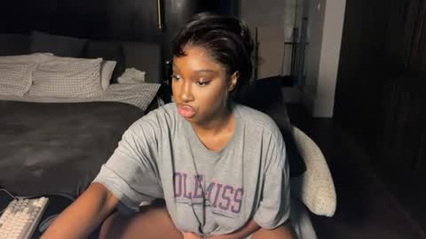 alonayumm online show from 07-17-26, 05:47