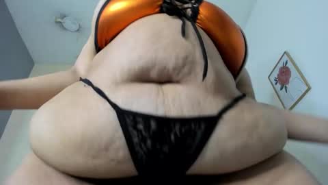 Snapshot of alondra_zaens chatting on 09-23-25, 01:52 Alondra online show from 09-23-25, 01:52