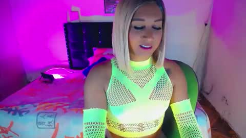 alondragill_ online show from 06-09-26, 03:40