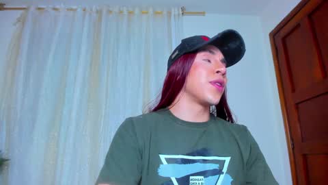 Snapshot of alonehazel chatting on 12-13-24, 02:54 Hazel Bowie online show from 12-13-24, 02:54