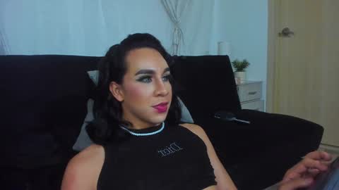 Snapshot of alonehazel chatting on 02-04-25, 07:29 Hazel Bowie online show from 02-04-25, 07:29