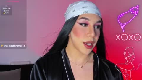 Snapshot of alonehazel chatting on 10-11-25, 02:55 Hazel Bowie online show from 10-11-25, 02:55