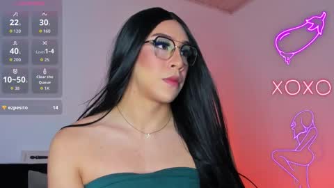 Snapshot of alonehazel chatting on 10-17-25, 01:20 Hazel Bowie online show from 10-17-25, 01:20