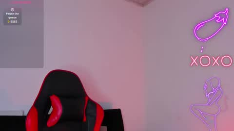 Snapshot of alonehazel chatting on 10-20-25, 12:33 Hazel Bowie online show from 10-20-25, 12:33