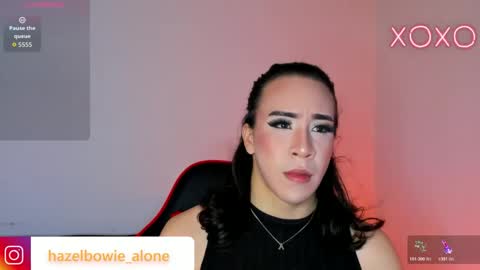 Snapshot of alonehazel chatting on 11-27-25, 01:40 Hazel Bowie online show from 11-27-25, 01:40