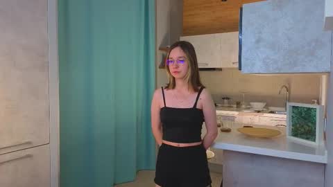 Snapshot of alorianna chatting on 12-15-25, 03:49 Alorena online show from 12-15-25, 03:49