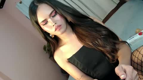 Snapshot of alove_too_last chatting on 01-24-25, 06:04 LEXY online show from 01-24-25, 06:04