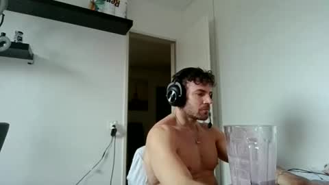 Snapshot of alphah_hunk chatting on 12-15-25, 11:14 alphah_hunk online show from 12-15-25, 11:14