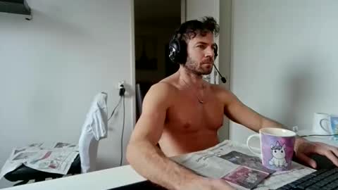 Snapshot of alphah_hunk chatting on 12-21-25, 10:44 alphah_hunk online show from 12-21-25, 10:44