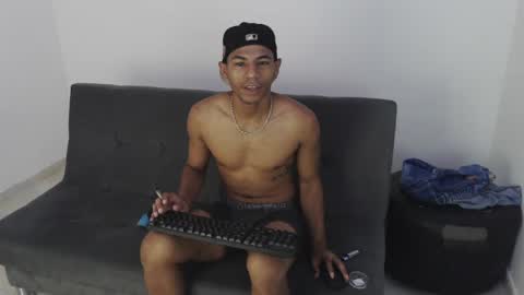 alphas_latins online show from 06-11-26, 06:39