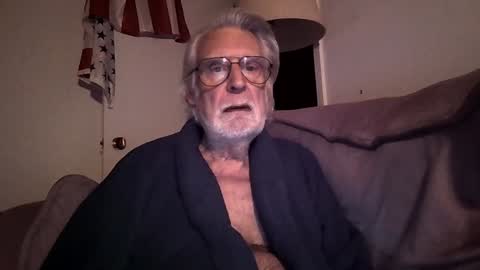 Snapshot of alphauniform chatting on 01-16-25, 12:31 AlphaUniform online show from 01-16-25, 12:31