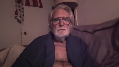 Snapshot of alphauniform chatting on 01-21-25, 02:54 AlphaUniform online show from 01-21-25, 02:54