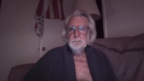 Snapshot of alphauniform chatting on 10-17-25, 11:35 AlphaUniform online show from 10-17-25, 11:35