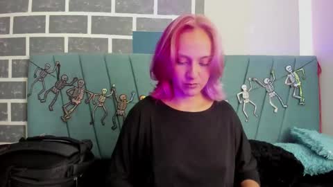 Alter  online show from 10-24-25, 11:39