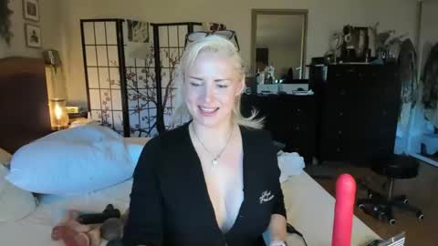 Snapshot of alwaysaffirming chatting on 09-29-25, 07:30 AlwaysAffirming online show from 09-29-25, 07:30