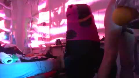 Snapshot of alwaysniceguy2 chatting on 12-16-25, 05:01 HoneyMelonGuy online show from 12-16-25, 05:01