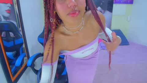 Snapshot of alya_gomez chatting on 01-01-25, 06:06 online show from 01-01-25, 06:06