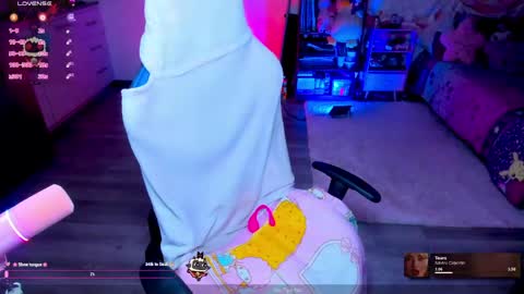 Snapshot of alychu_ chatting on 05-09-26, 02:50 . online show from 05-09-26, 02:50