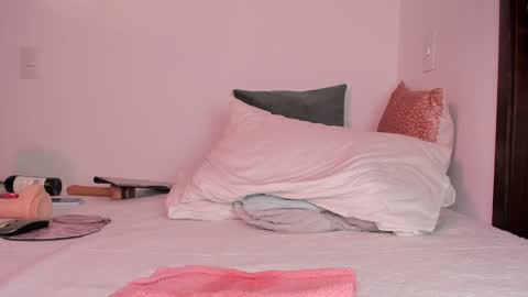 Snapshot of alyjonesoficiall_ chatting on 01-09-25, 07:40 Aly Instg oficial alyjones  Lush and Domi love toys are on online show from 01-09-25, 07:40