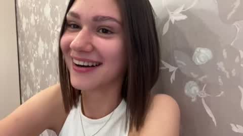 Snapshot of alysastuddiford chatting on 06-30-26, 08:04 Alisa online show from 06-30-26, 08:04