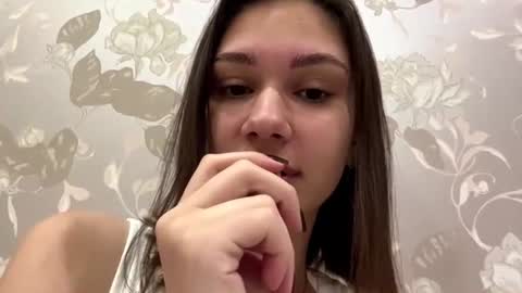 Snapshot of alysastuddiford chatting on 07-26-26, 07:21 Alisa online show from 07-26-26, 07:21